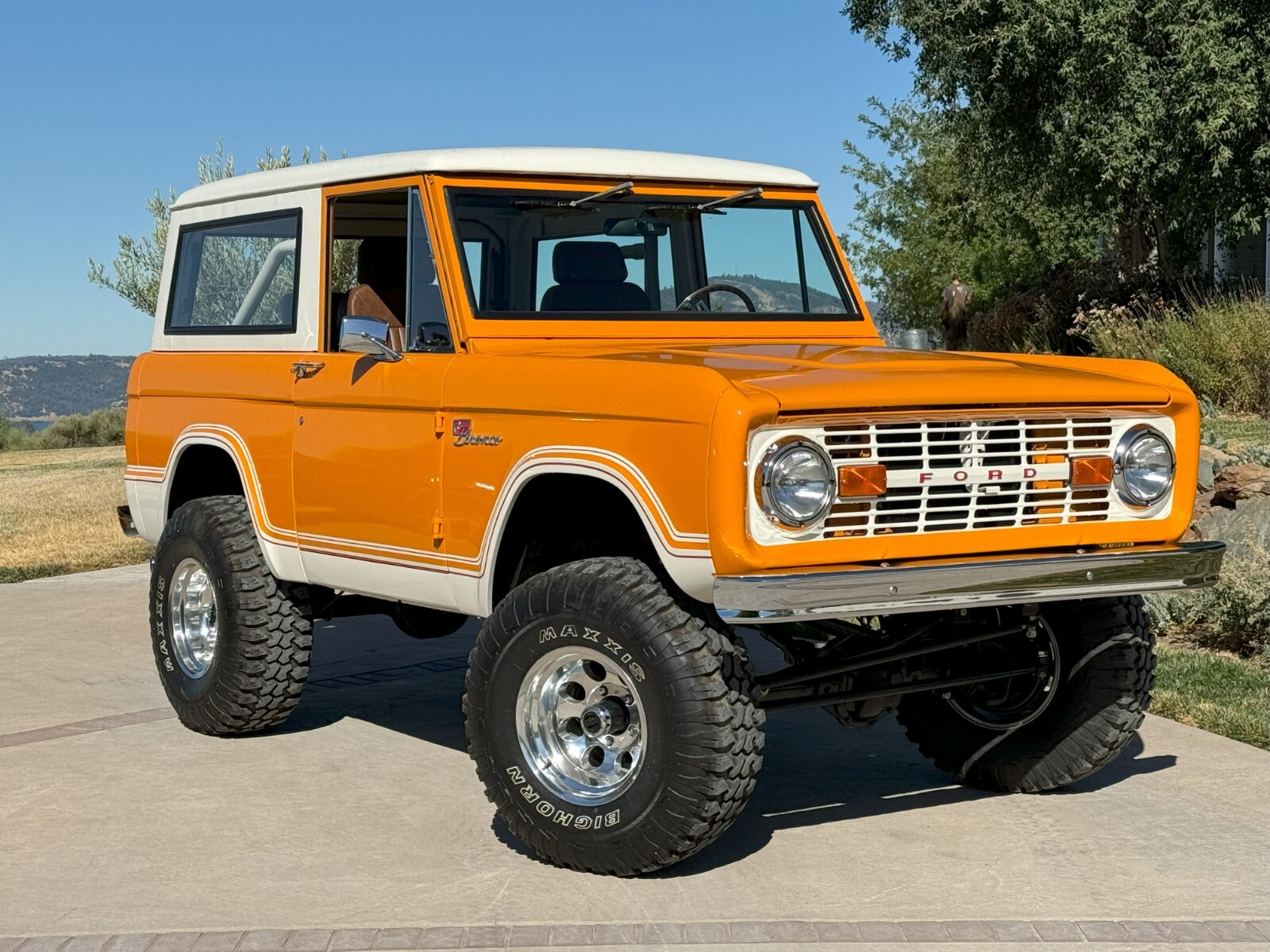 Ford-Bronco-1973-SUV-1