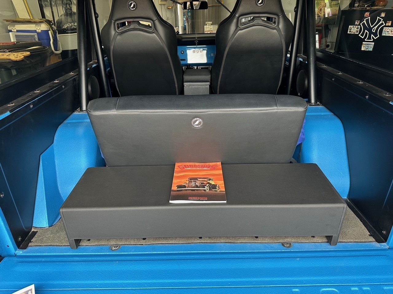 Ford-Bronco-1973-SUV-10