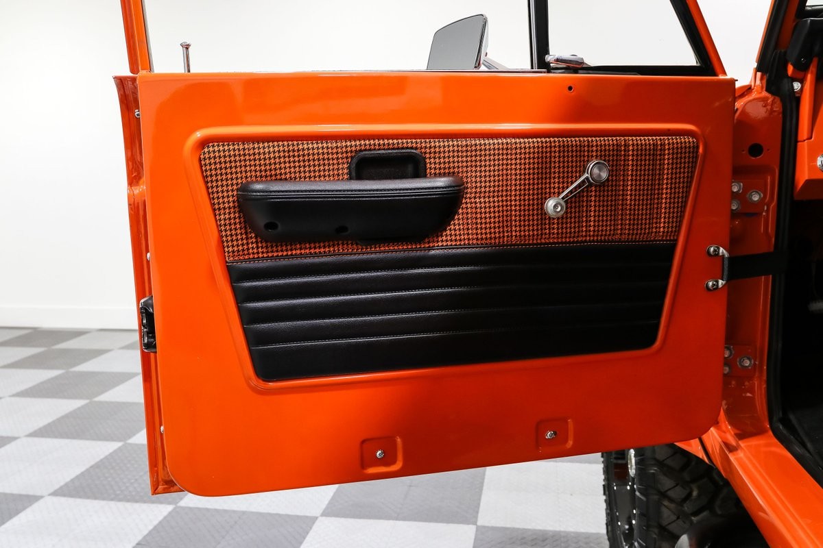 Ford-Bronco-1973-SUV-11