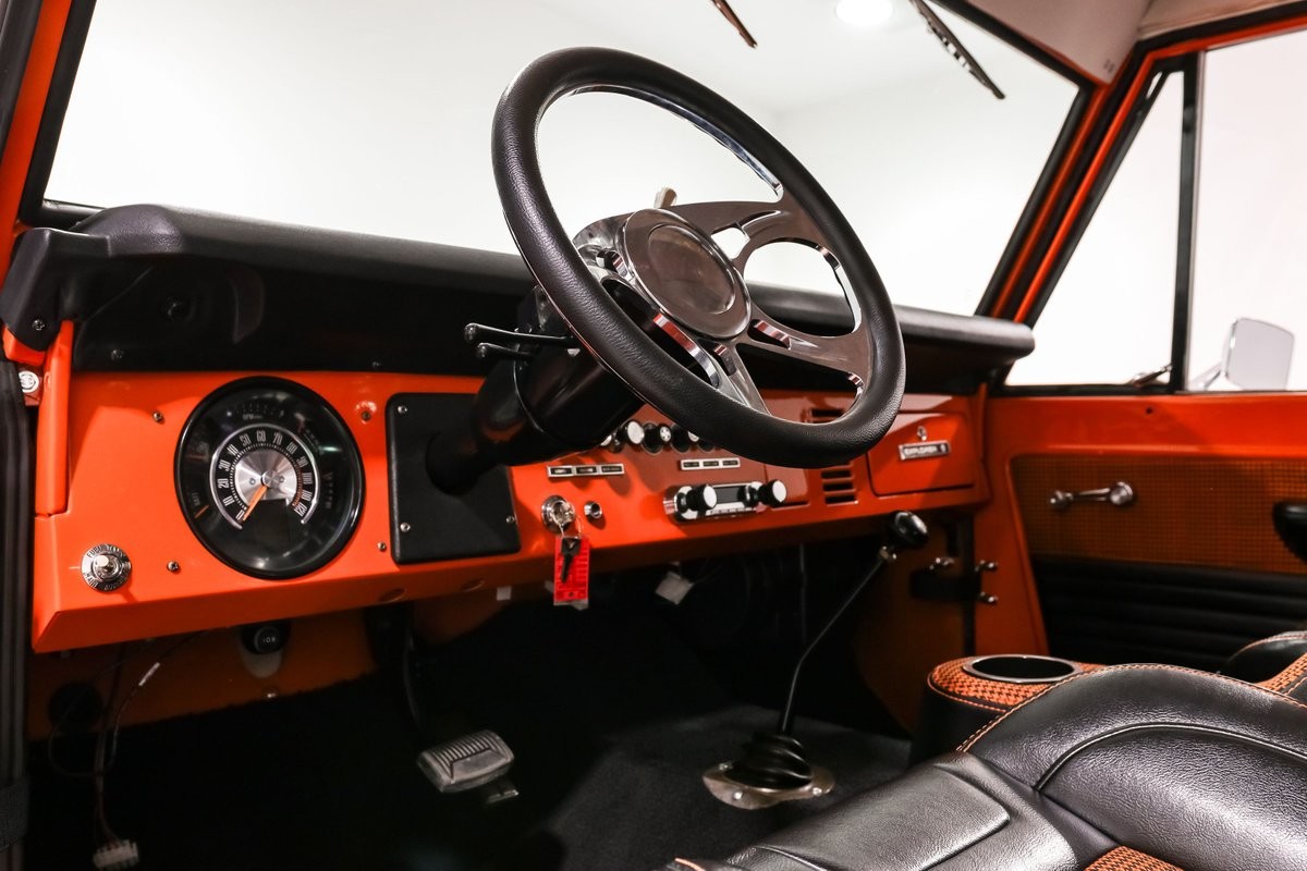 Ford-Bronco-1973-SUV-12