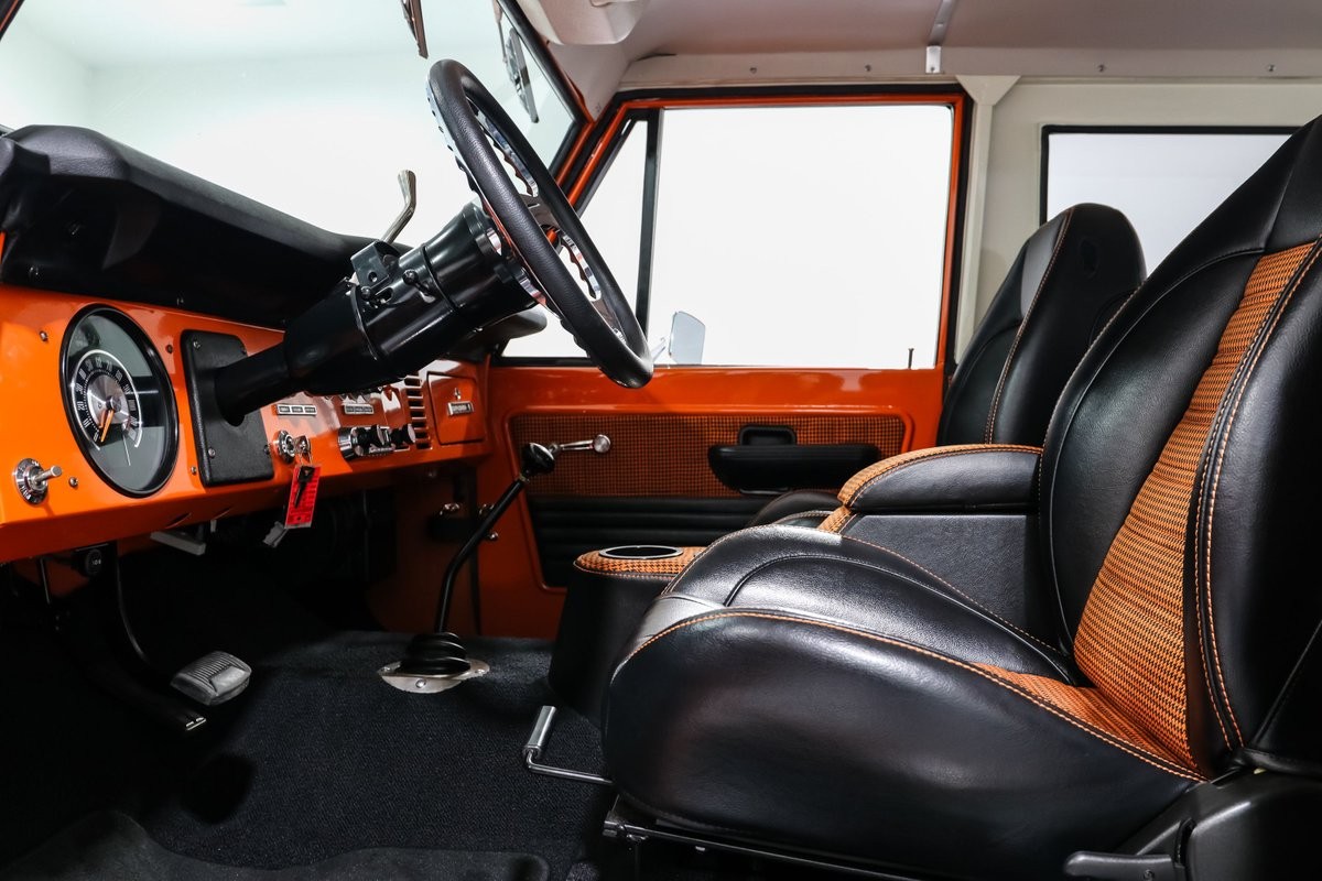 Ford-Bronco-1973-SUV-13