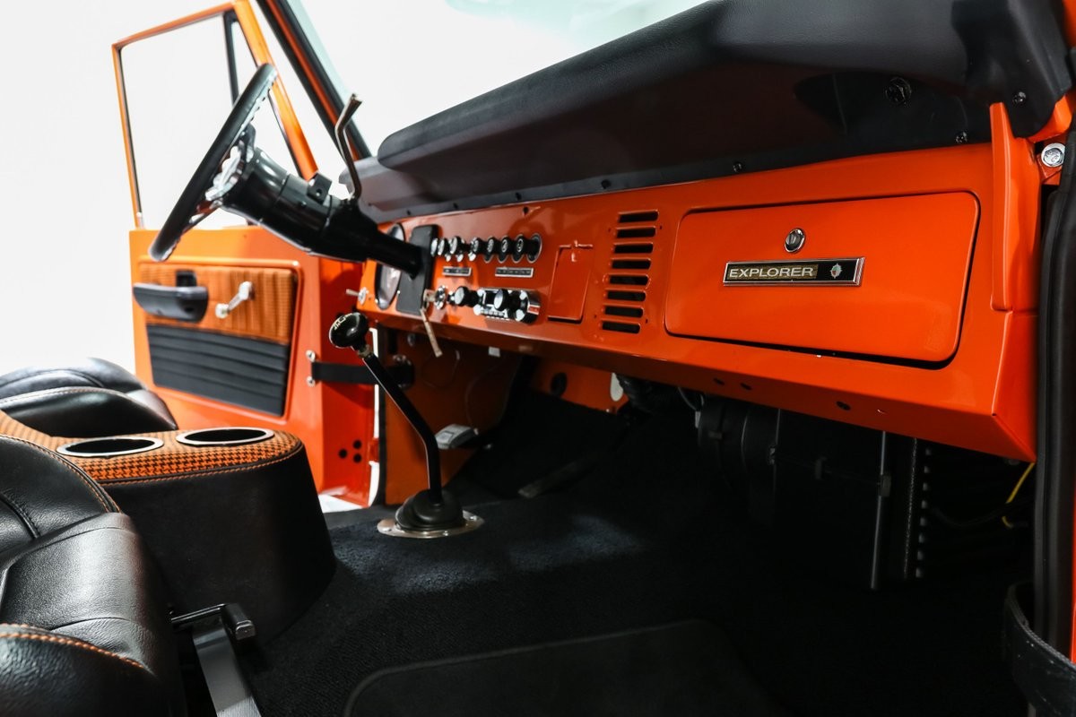 Ford-Bronco-1973-SUV-15