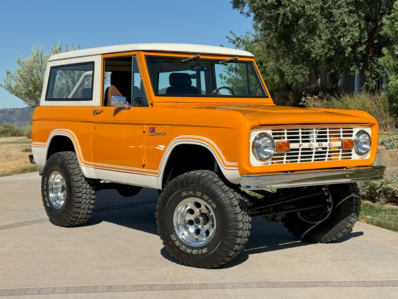 Ford-Bronco-1973-SUV-16