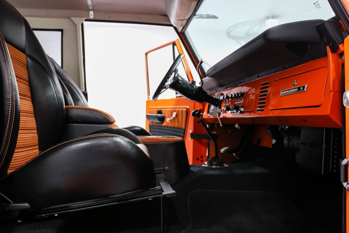 Ford-Bronco-1973-SUV-16