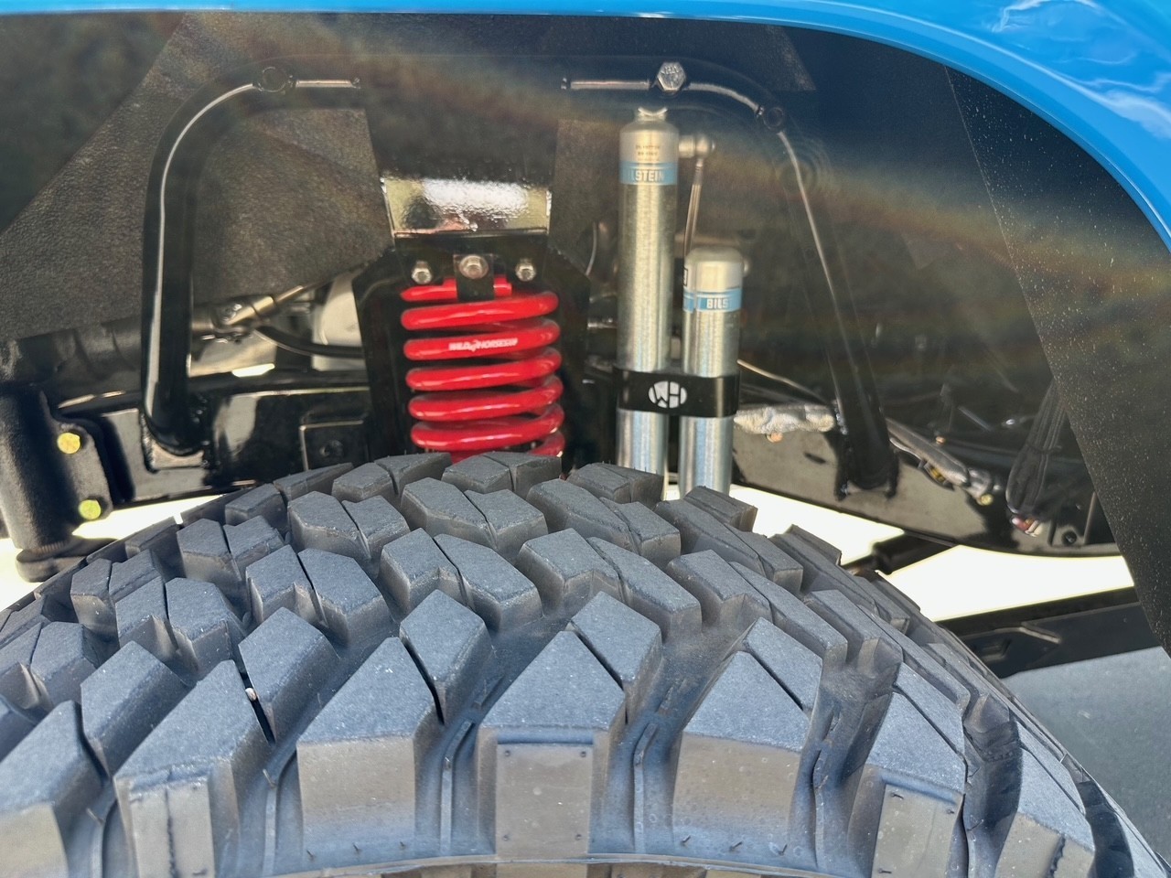 Ford-Bronco-1973-SUV-18