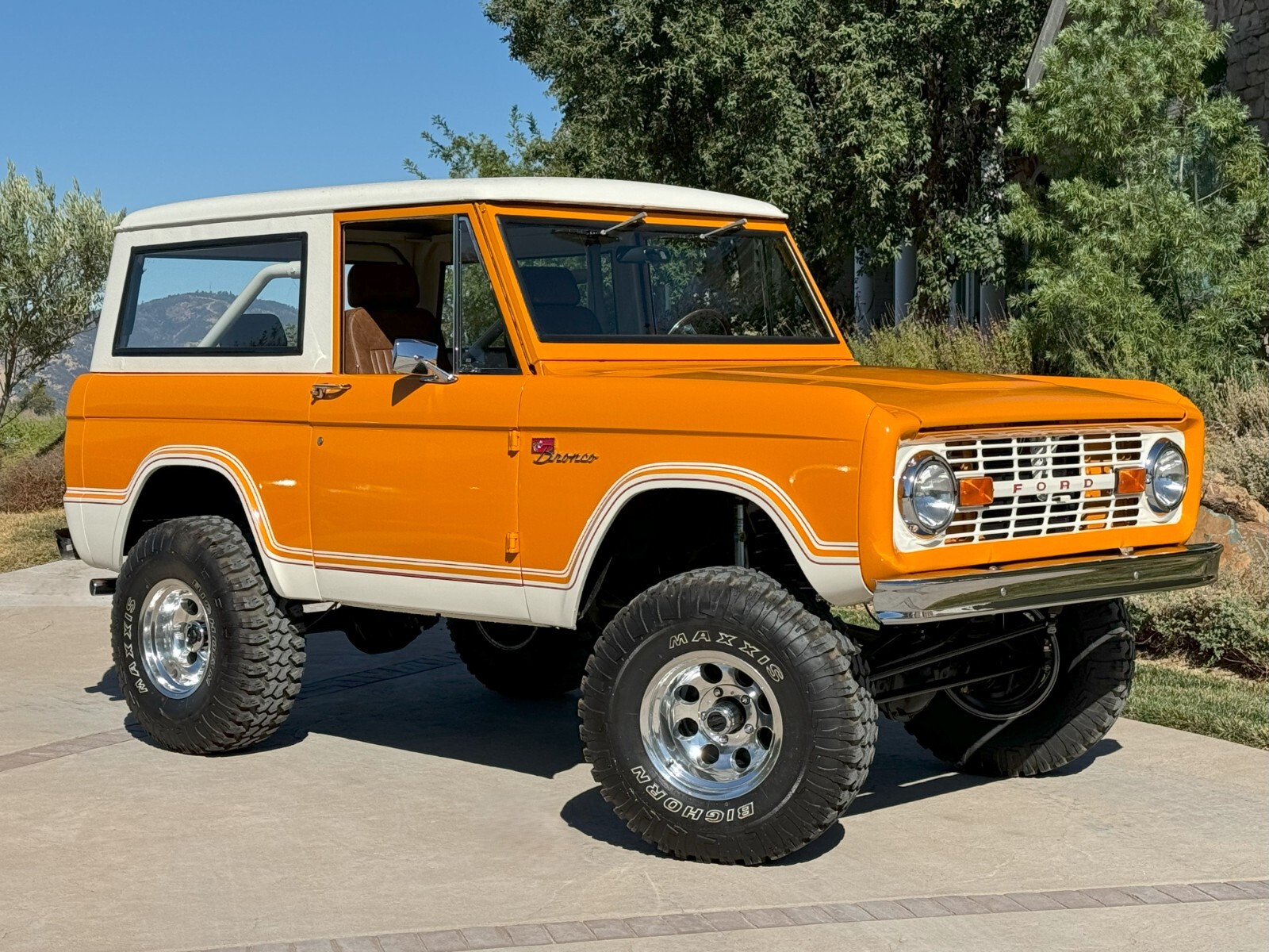 Ford-Bronco-1973-SUV-2