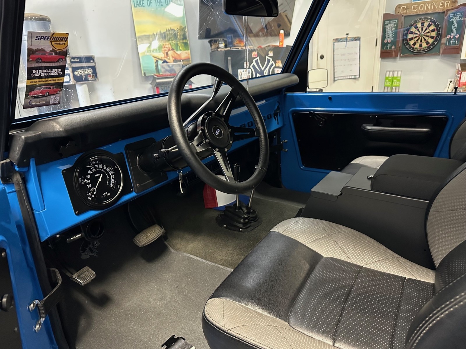 Ford-Bronco-1973-SUV-21