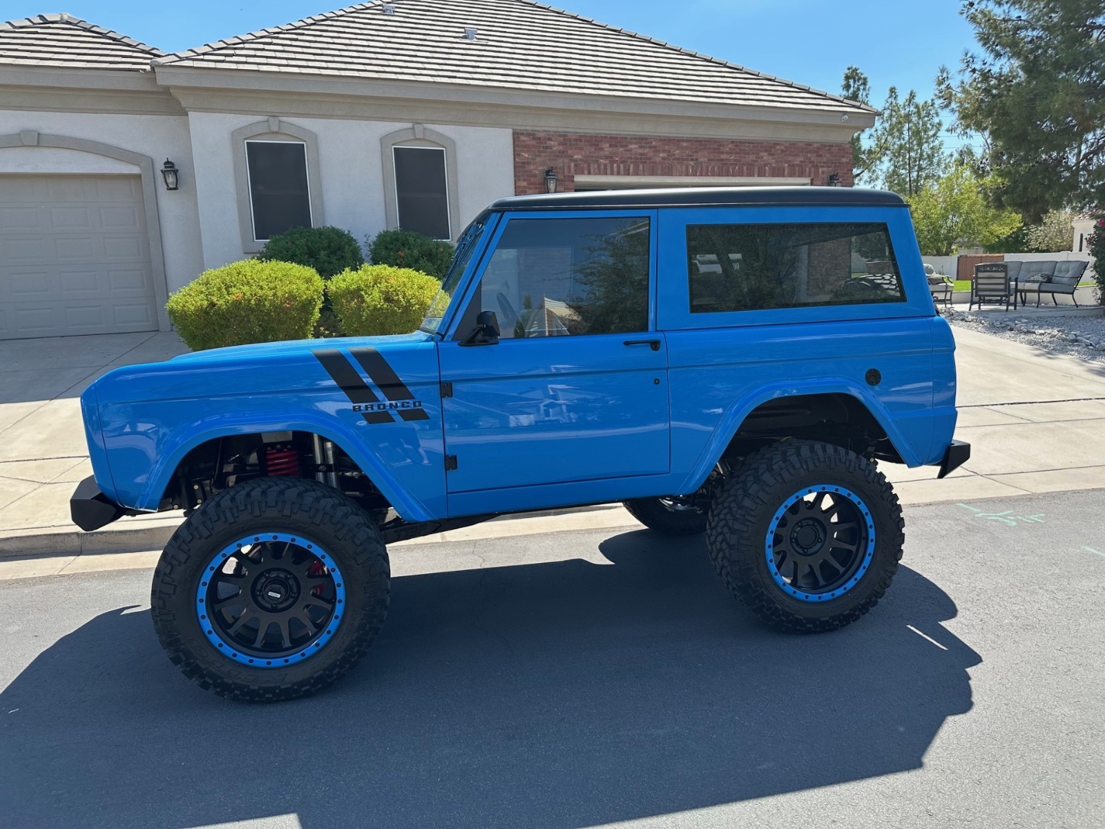 Ford-Bronco-1973-SUV-24