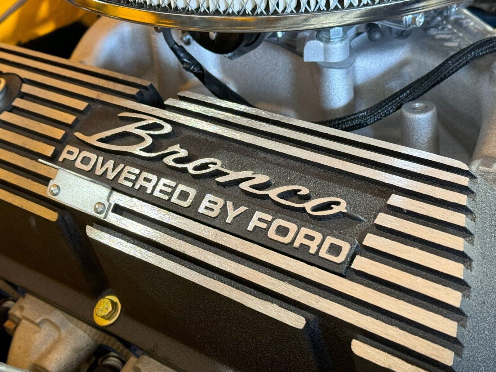 Ford-Bronco-1973-SUV-24