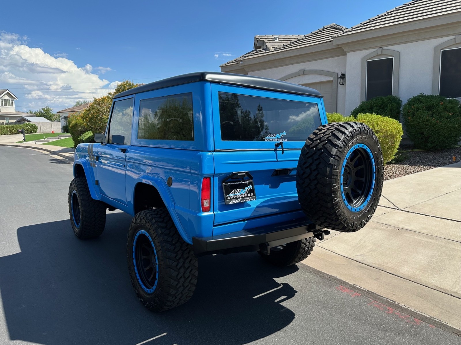 Ford-Bronco-1973-SUV-25