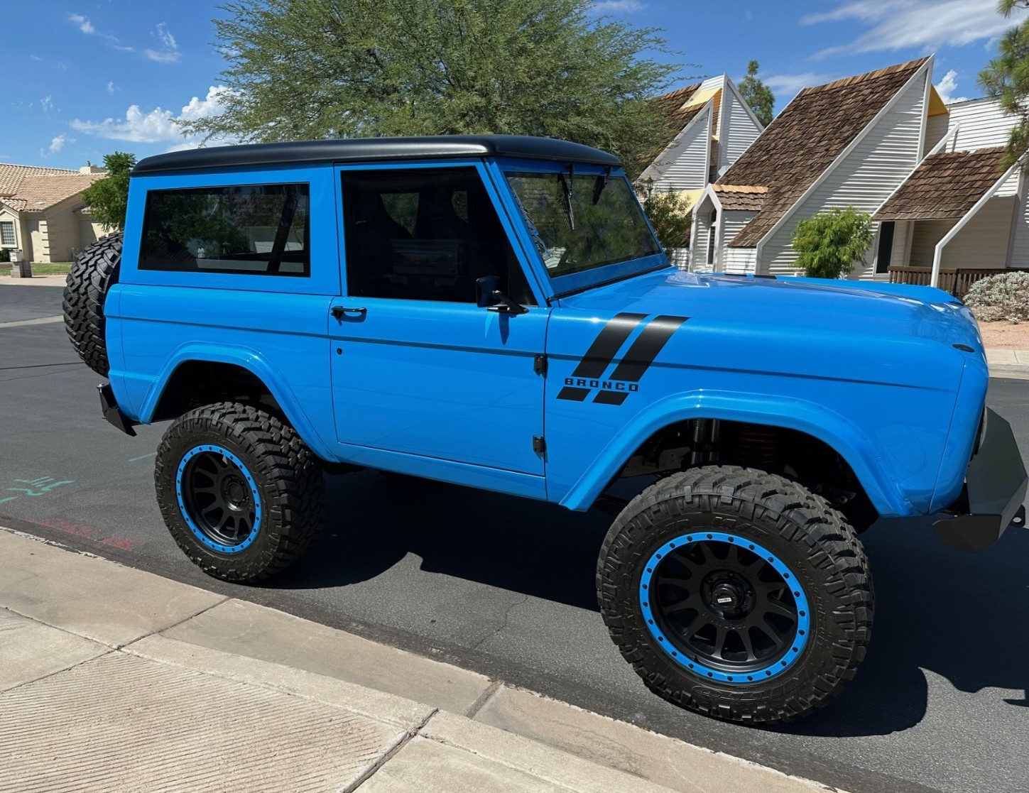 Ford-Bronco-1973-SUV-27