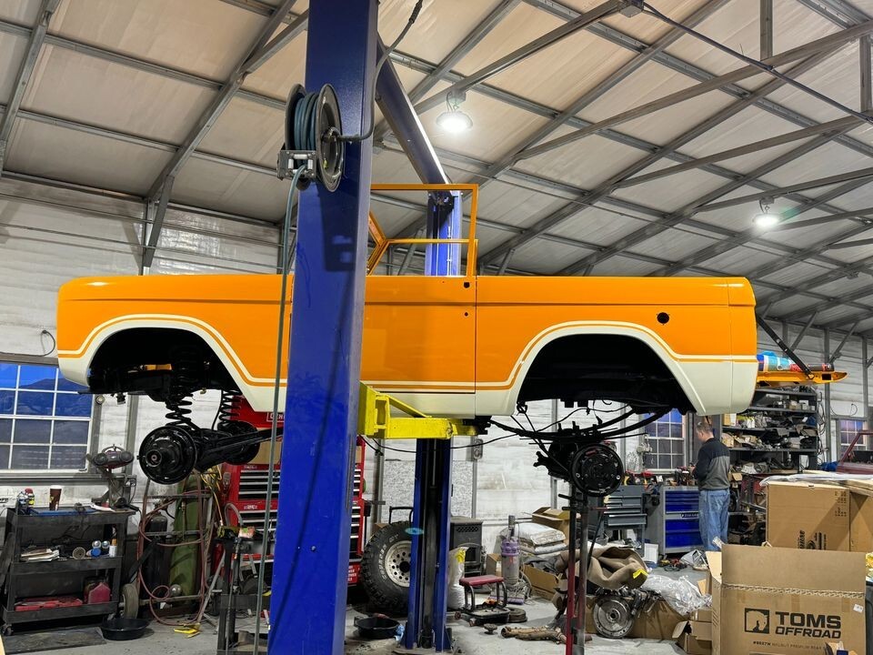 Ford-Bronco-1973-SUV-32