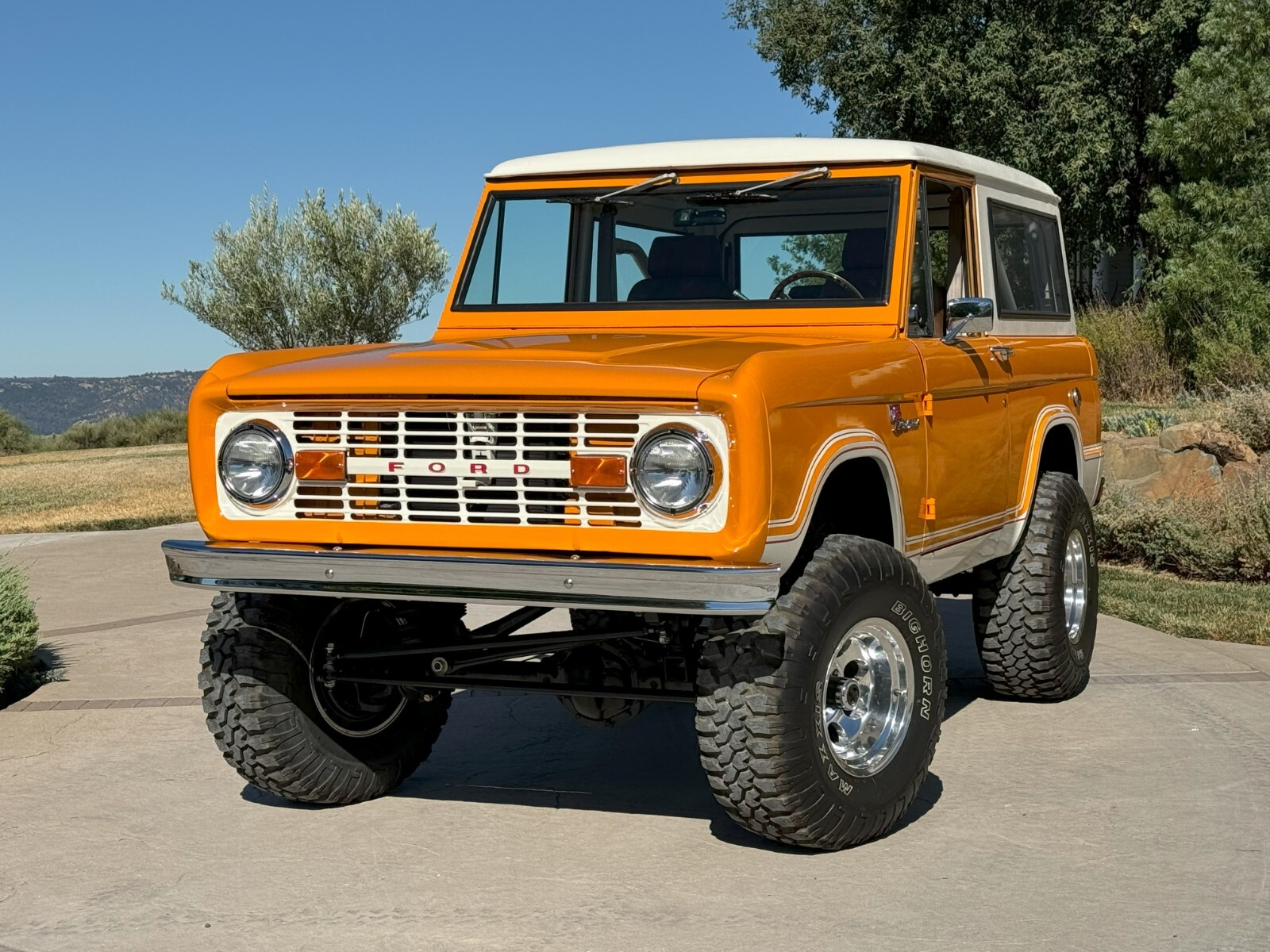 Ford-Bronco-1973-SUV-4