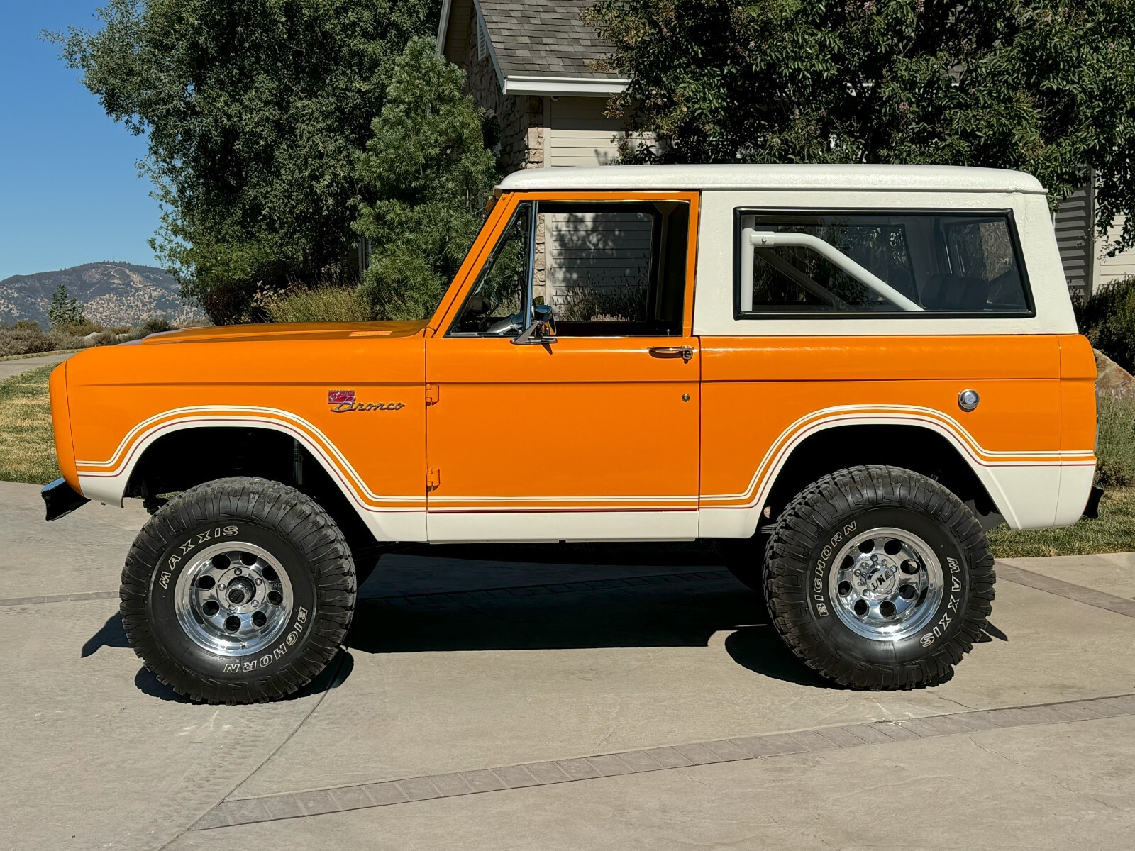 Ford-Bronco-1973-SUV-9