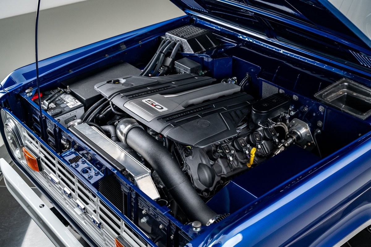 Ford-Bronco-1974-SUV-1