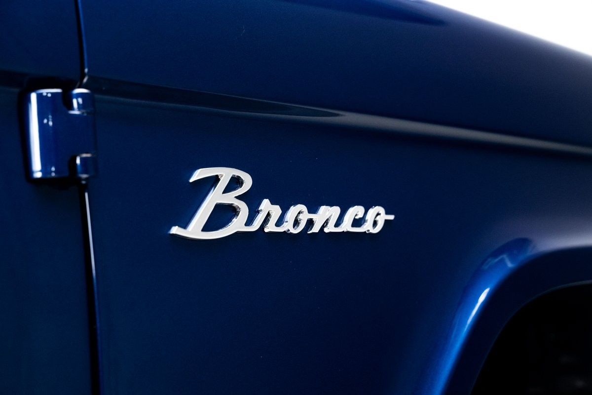Ford-Bronco-1974-SUV-13