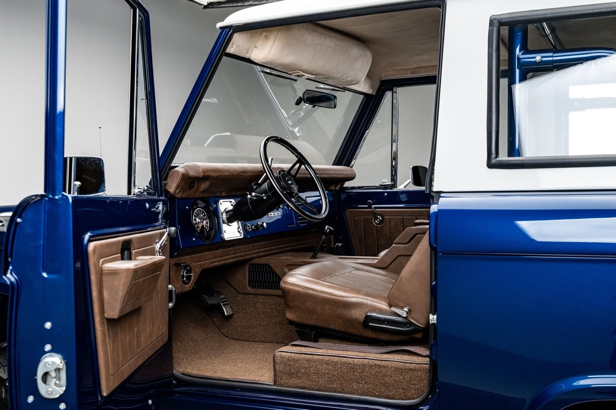 Ford-Bronco-1974-SUV-2