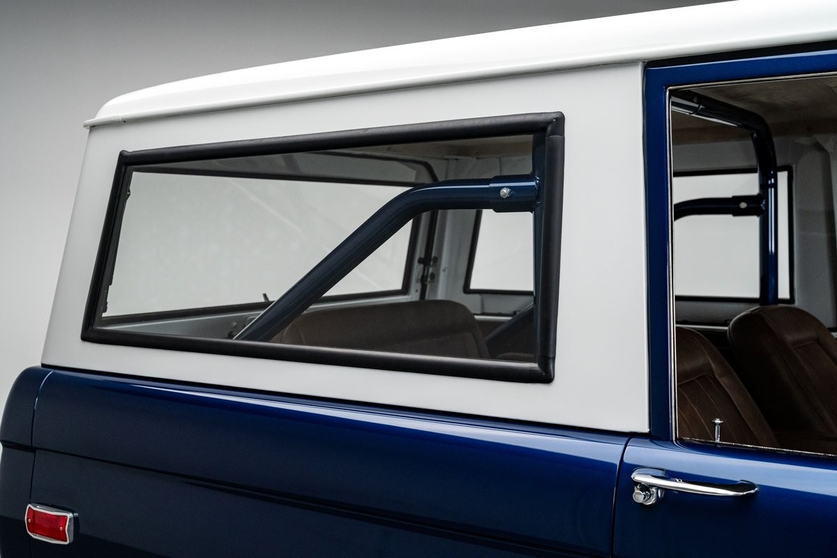 Ford-Bronco-1974-SUV-25