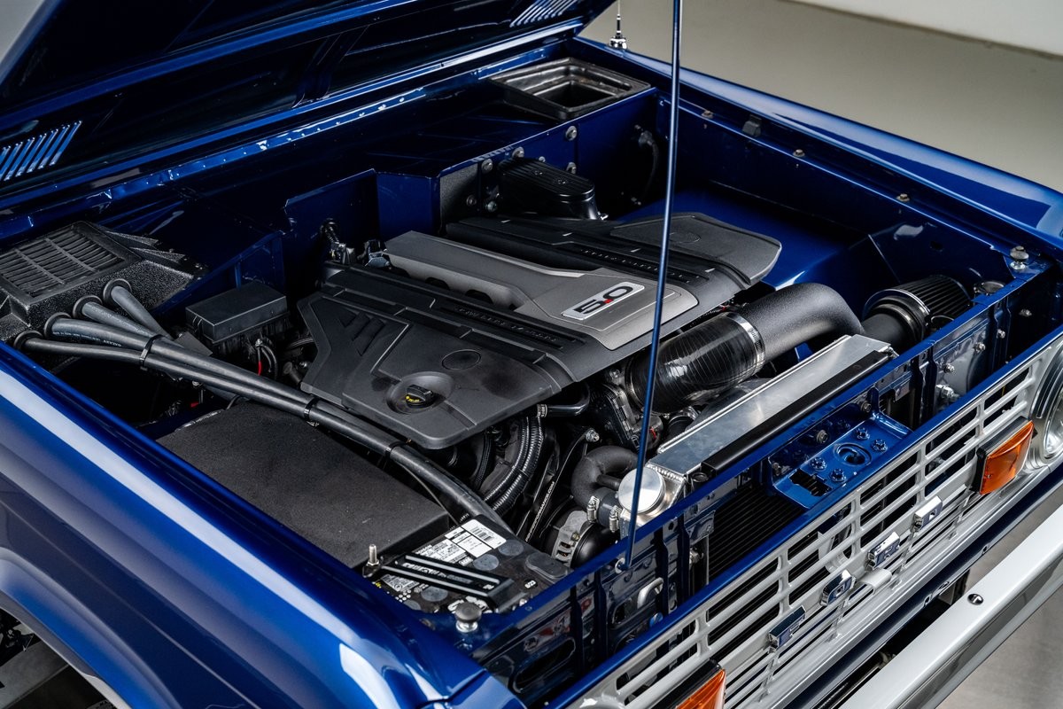 Ford-Bronco-1974-SUV-30