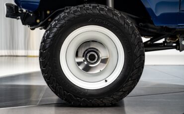 Ford-Bronco-1974-SUV-38