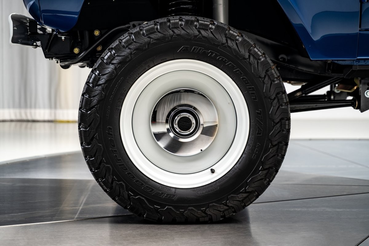 Ford-Bronco-1974-SUV-38