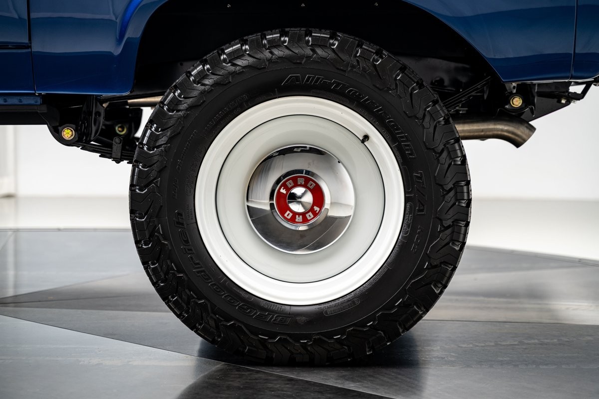 Ford-Bronco-1974-SUV-39