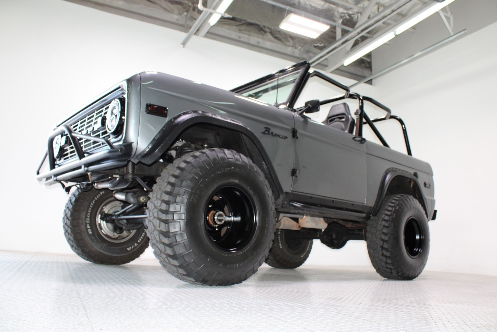 Ford-Bronco-1975-SUV-13