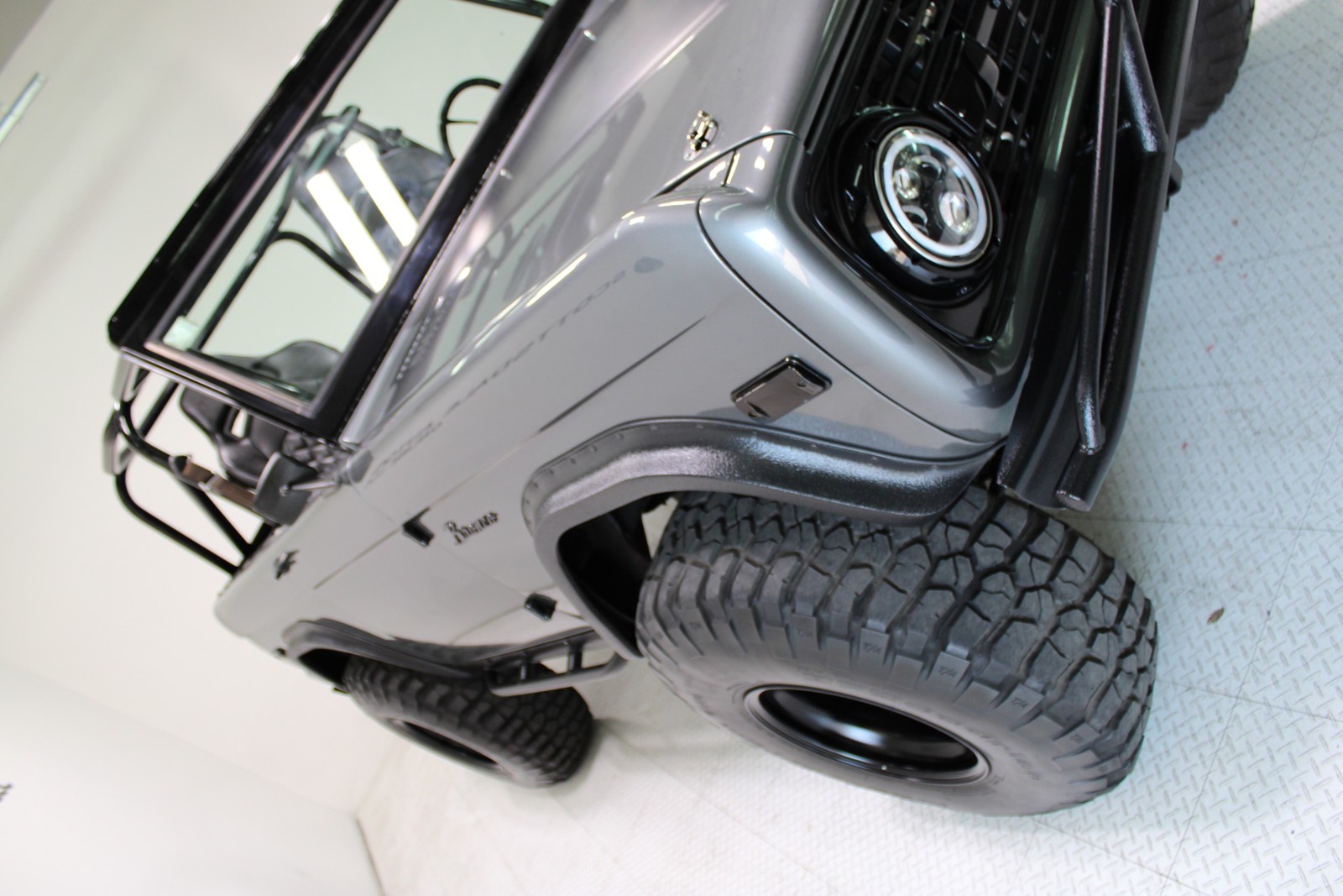 Ford-Bronco-1975-SUV-14