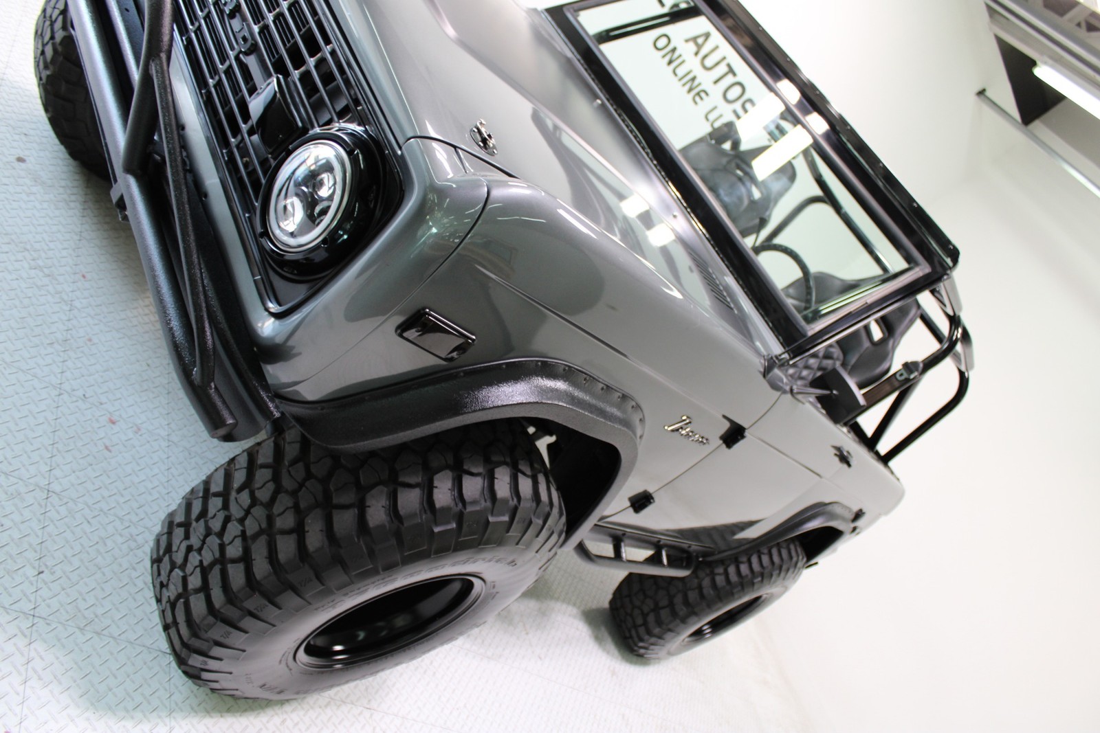 Ford-Bronco-1975-SUV-15