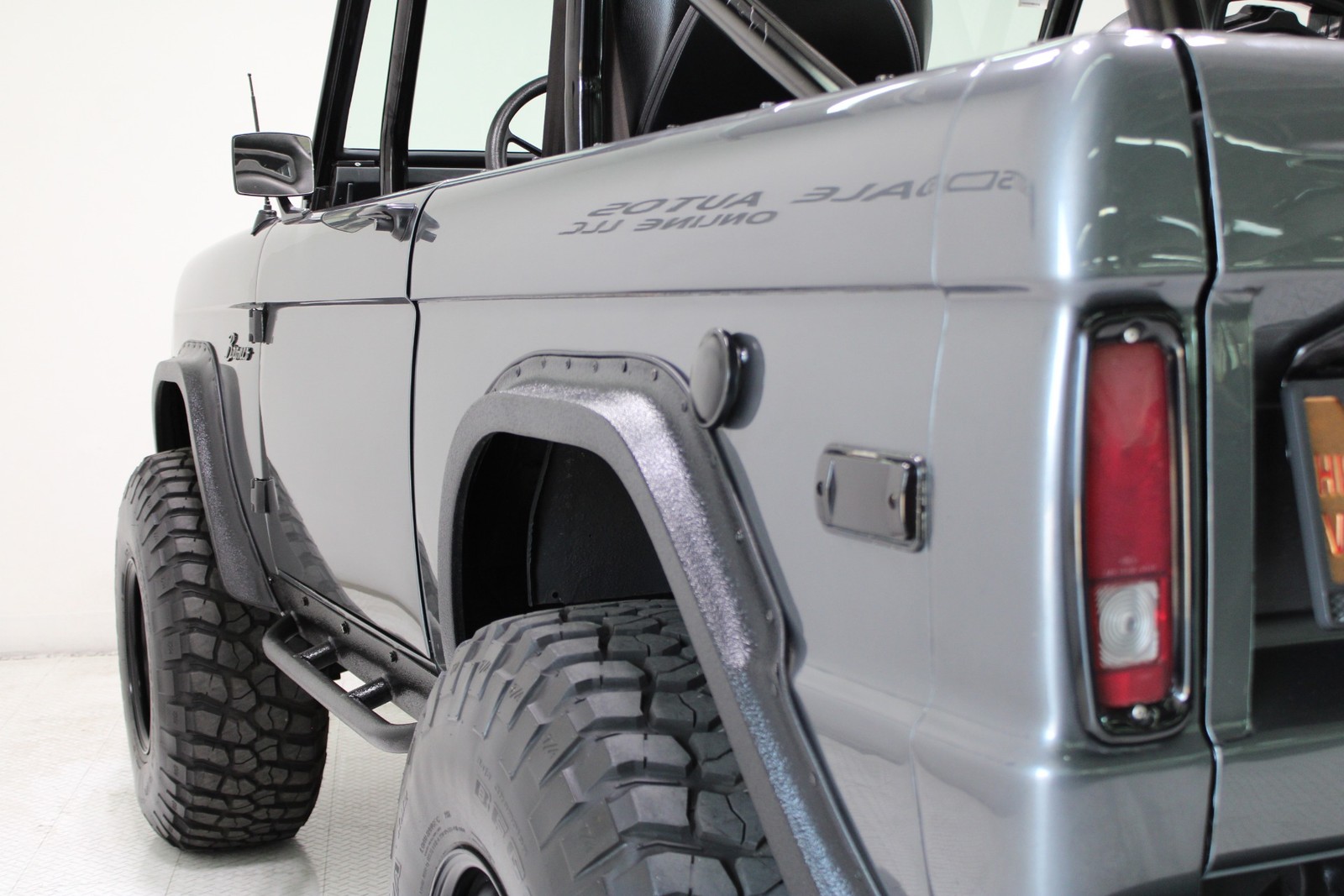 Ford-Bronco-1975-SUV-21