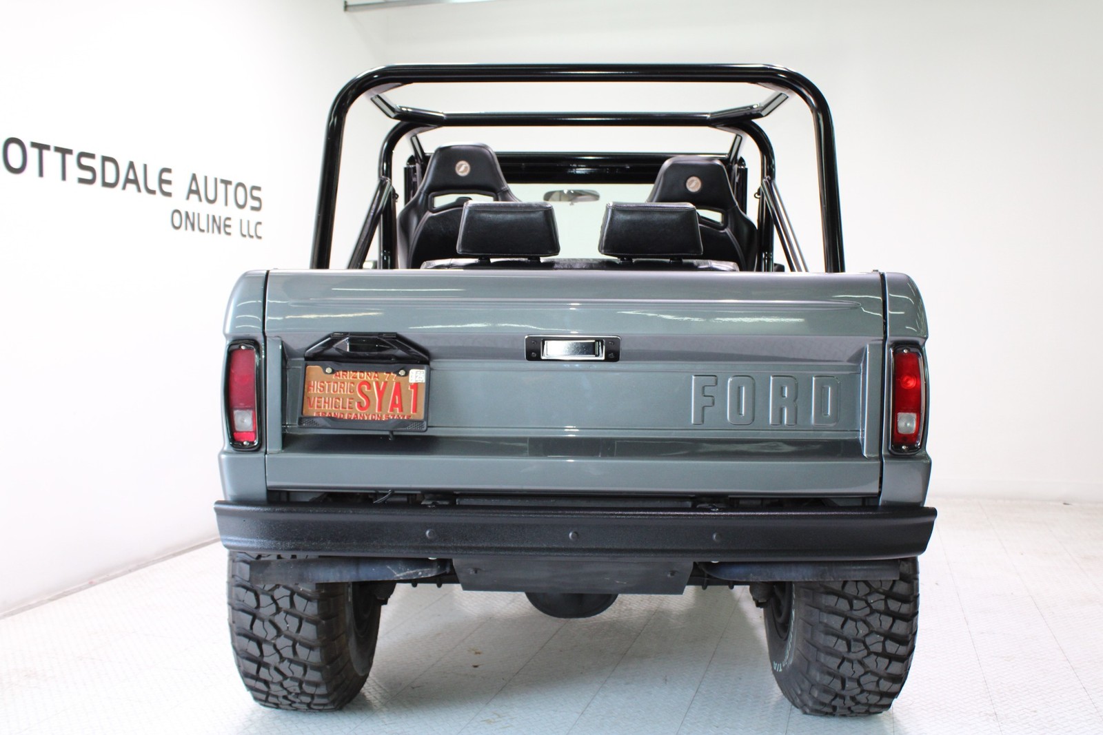 Ford-Bronco-1975-SUV-3