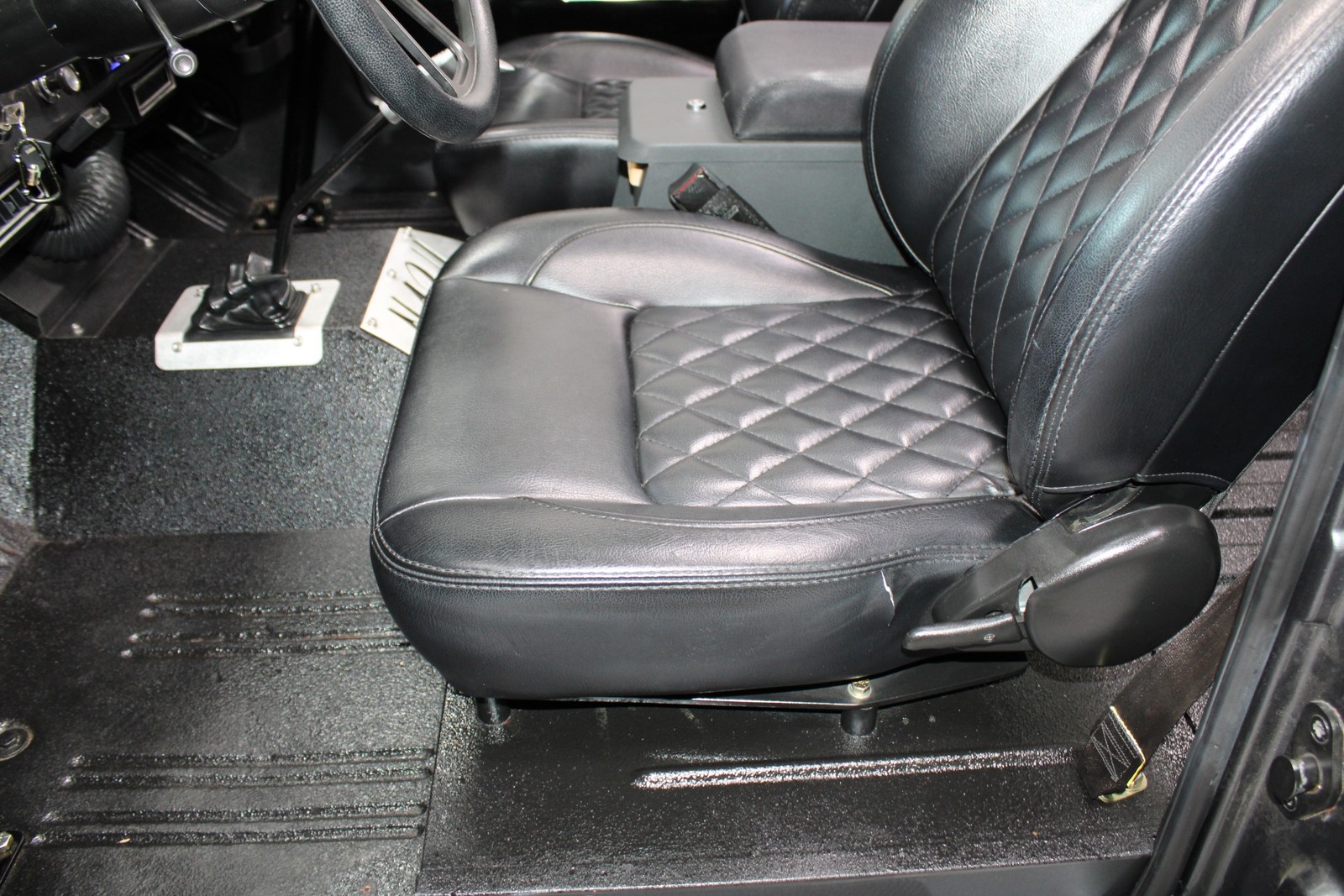 Ford-Bronco-1975-SUV-30