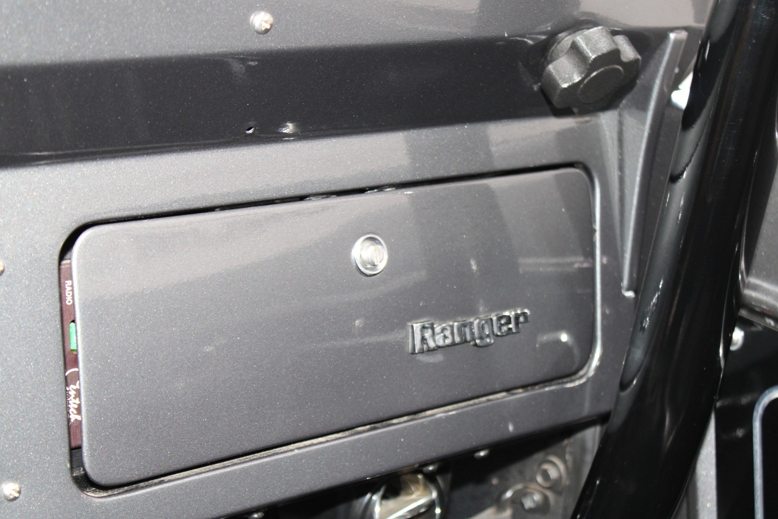 Ford-Bronco-1975-SUV-33