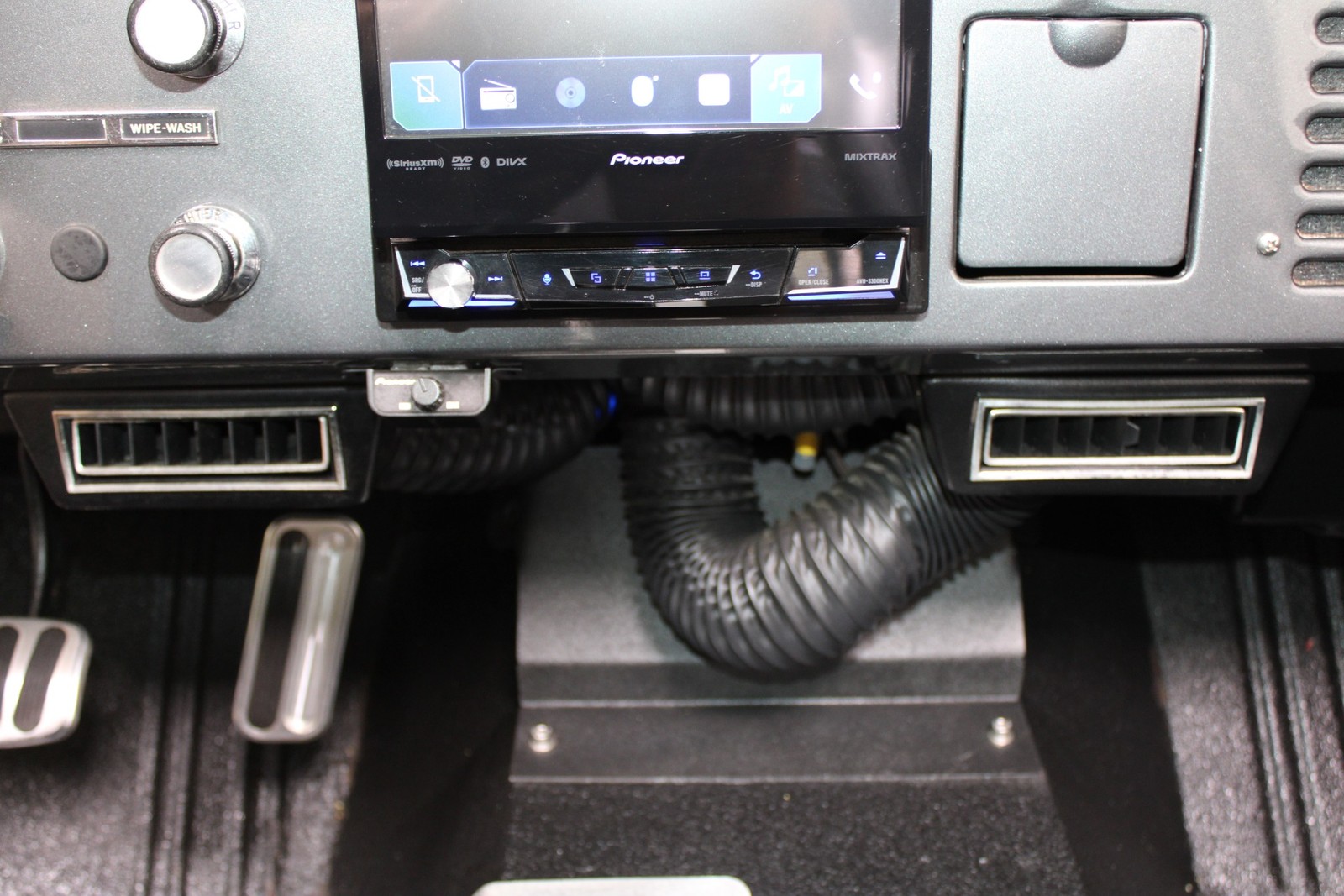 Ford-Bronco-1975-SUV-37