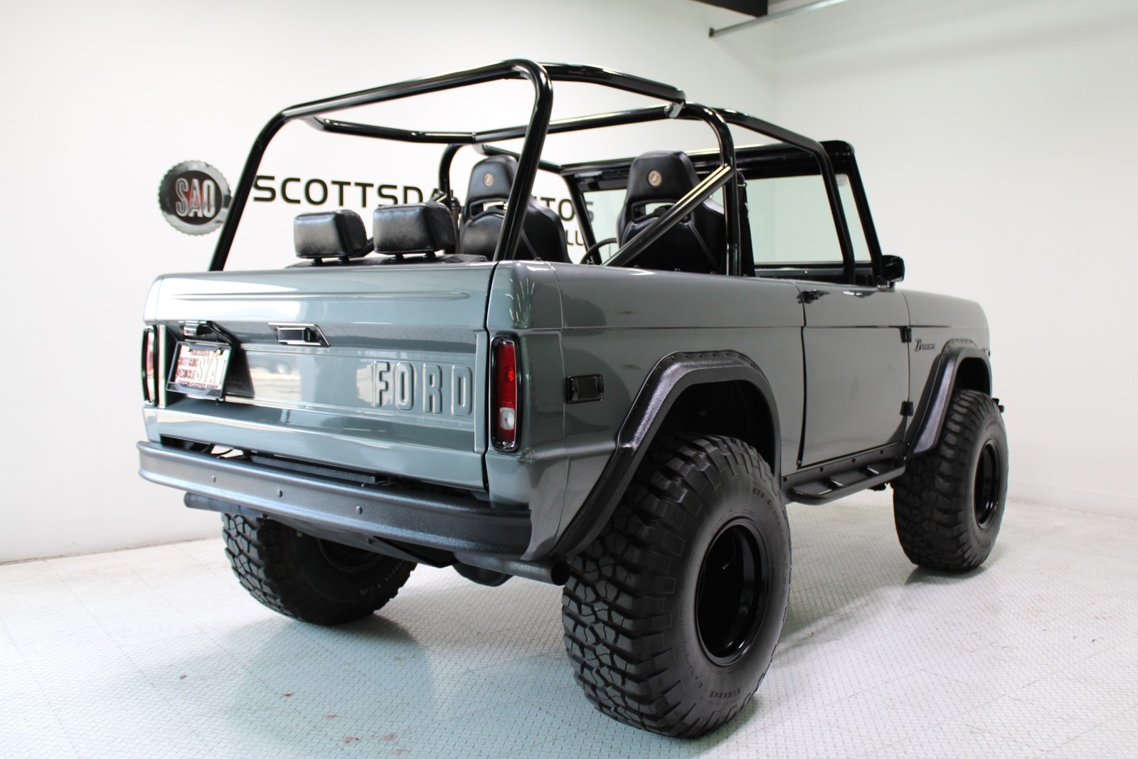 Ford-Bronco-1975-SUV-4