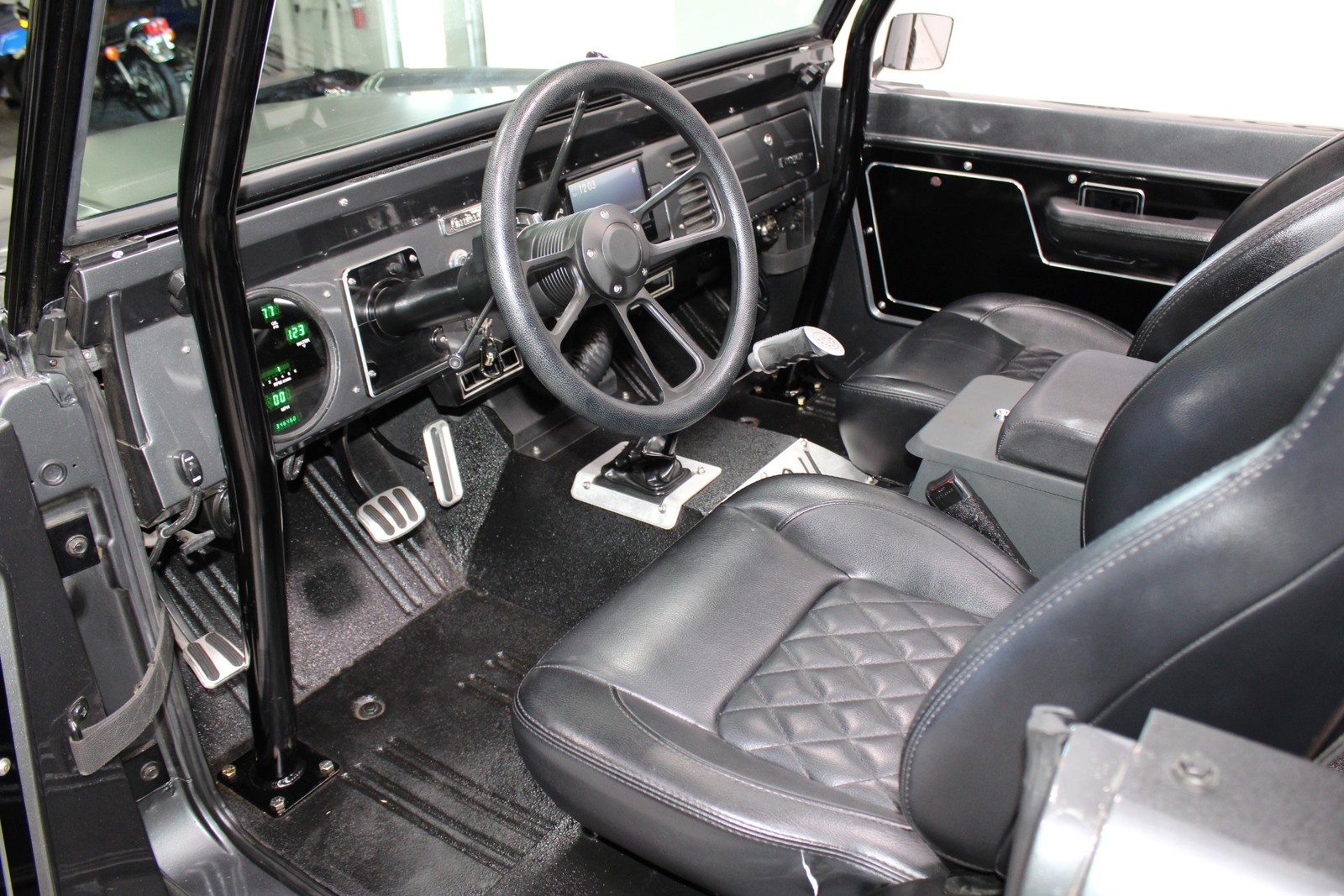 Ford-Bronco-1975-SUV-5