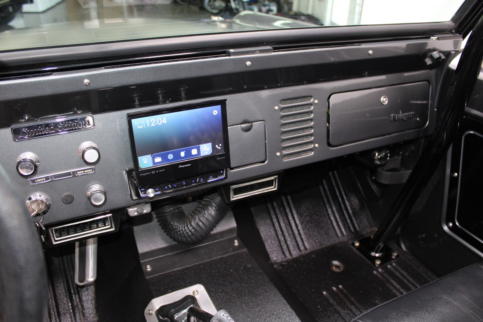 Ford-Bronco-1975-SUV-7