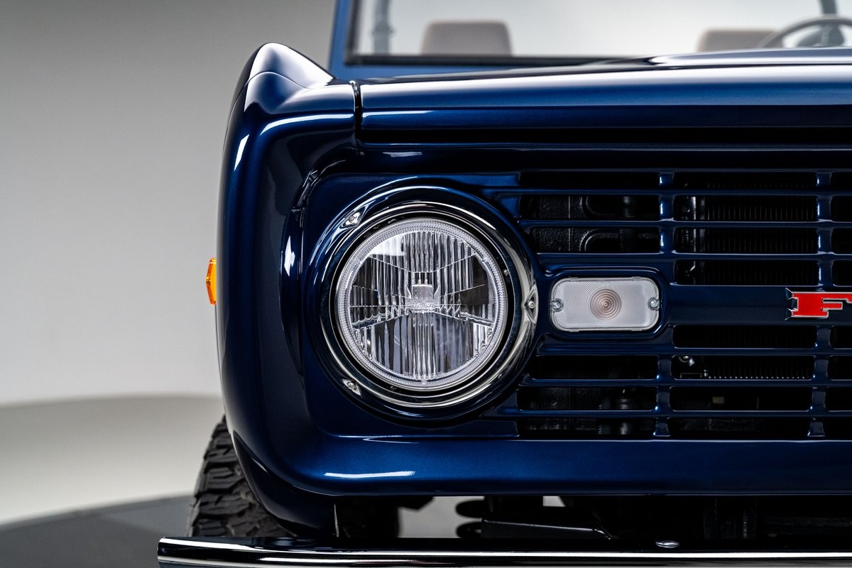 Ford-Bronco-1976-SUV-10