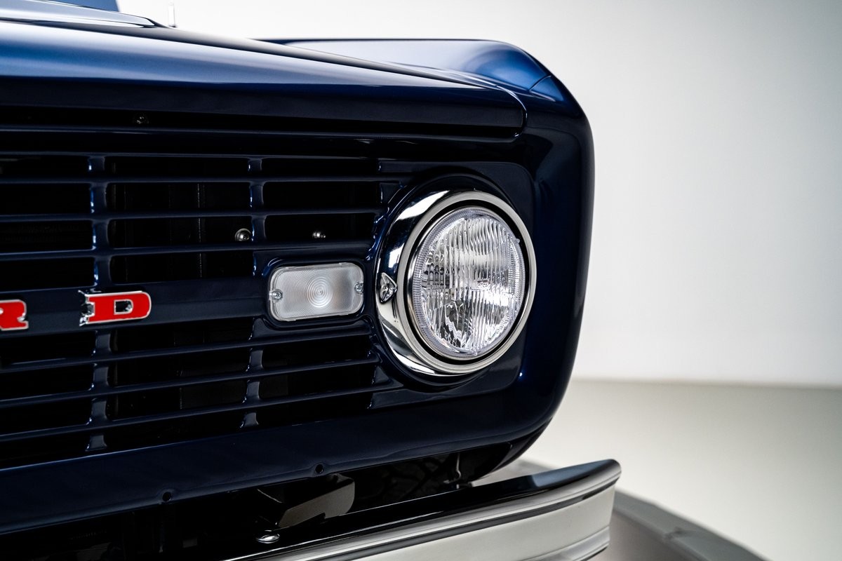 Ford-Bronco-1976-SUV-11