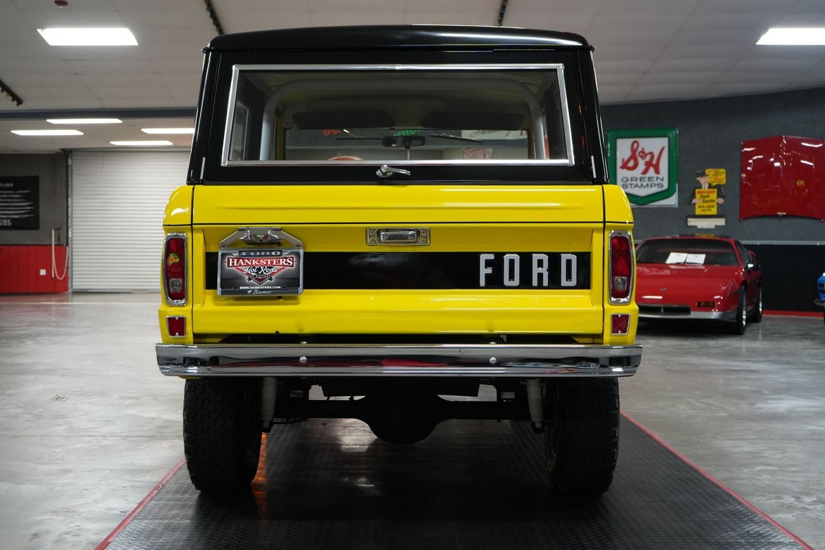 Ford-Bronco-1976-SUV-21