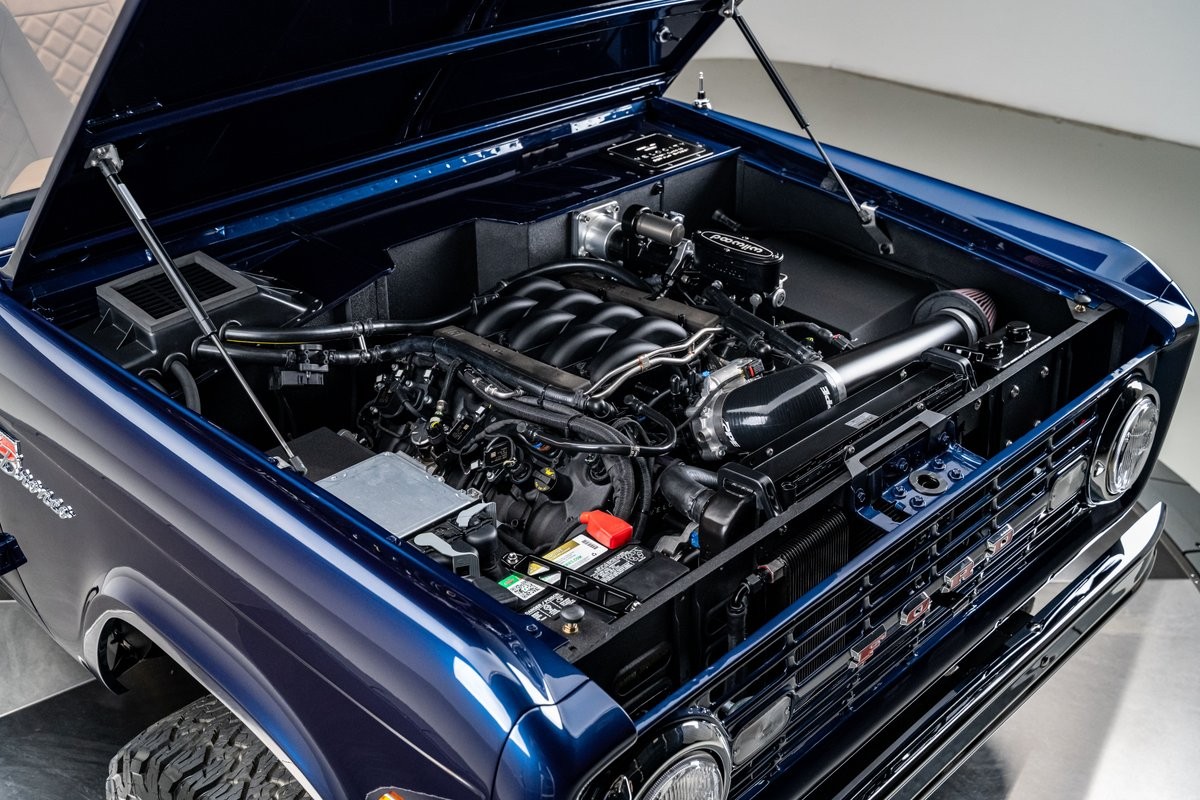 Ford-Bronco-1976-SUV-26