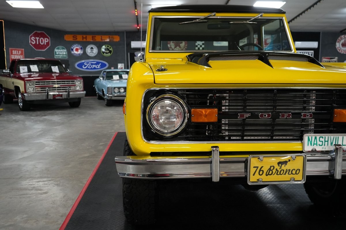 Ford-Bronco-1976-SUV-28