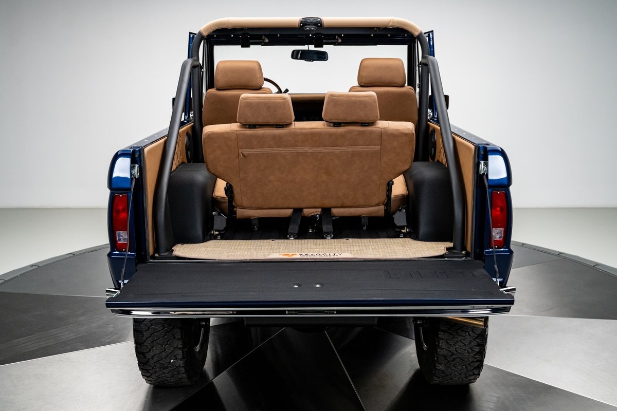 Ford-Bronco-1976-SUV-30