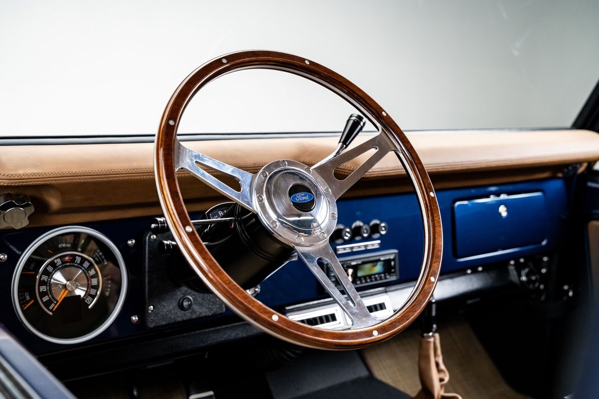 Ford-Bronco-1976-SUV-34