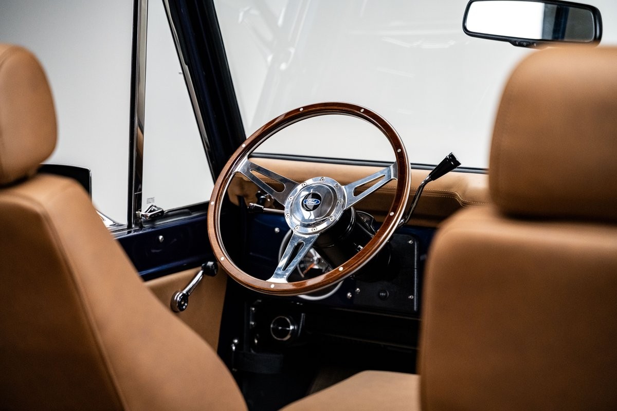 Ford-Bronco-1976-SUV-35