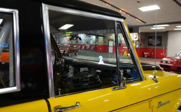 Ford-Bronco-1976-SUV-35