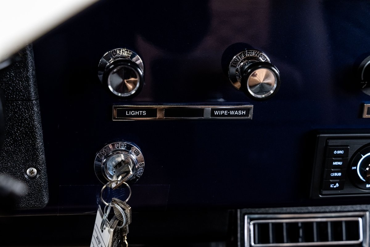 Ford-Bronco-1976-SUV-39