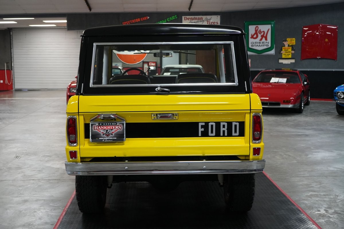 Ford-Bronco-1976-SUV-4
