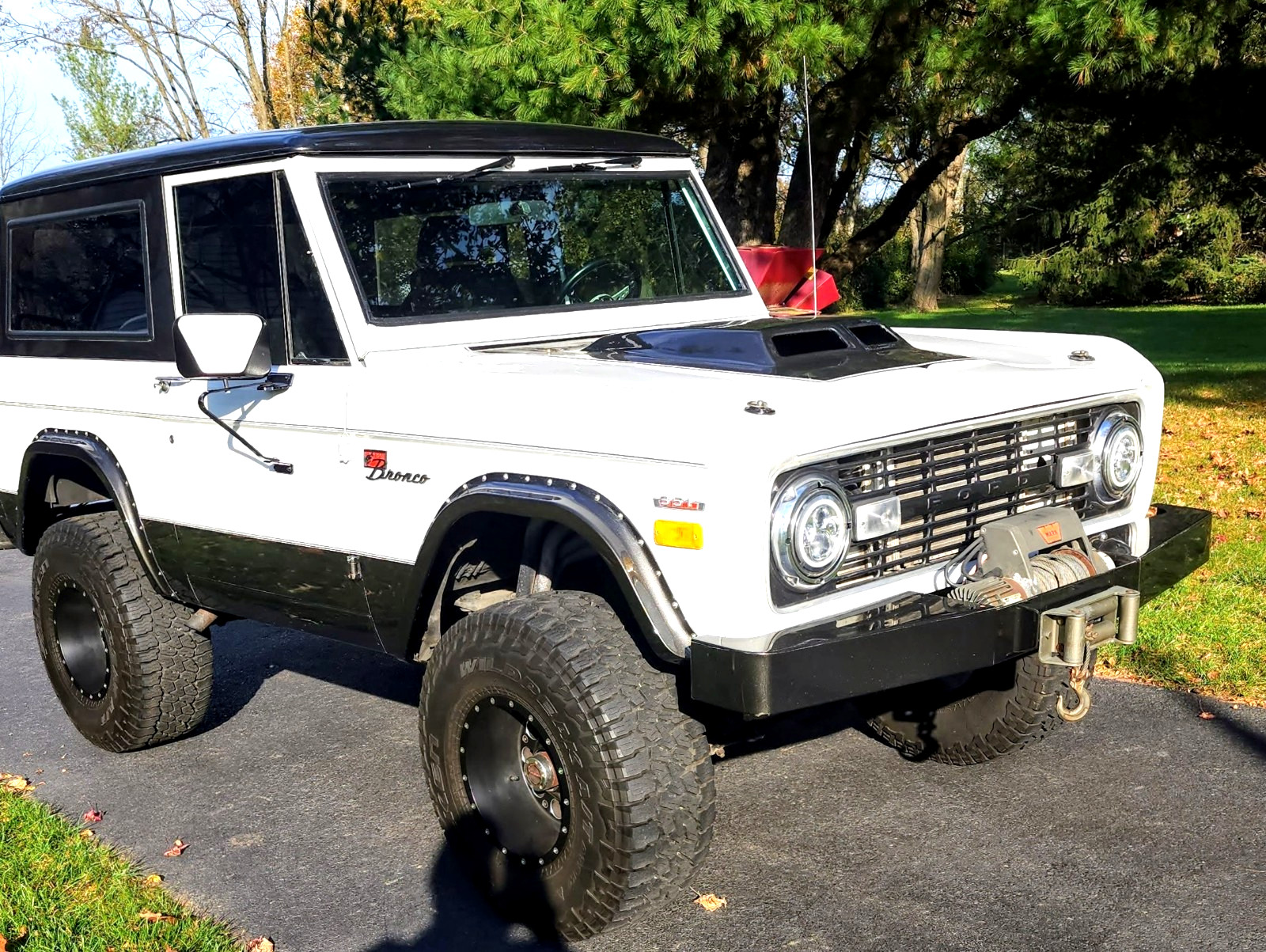 Ford-Bronco-1977-SUV-1