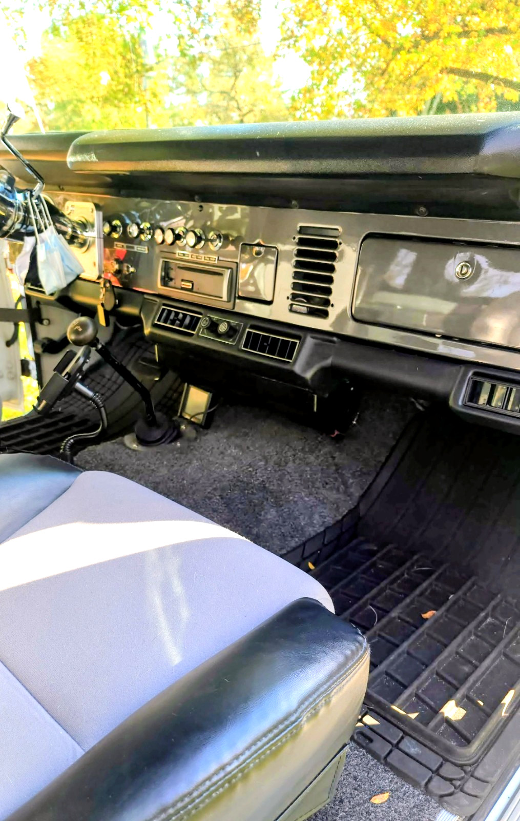 Ford-Bronco-1977-SUV-23